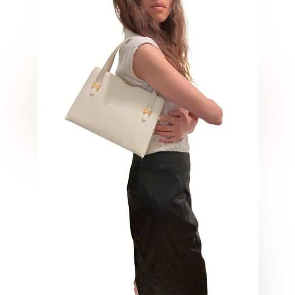Gucci Beige Shoulder Bag with Gold Accents - Picture 1 of 15